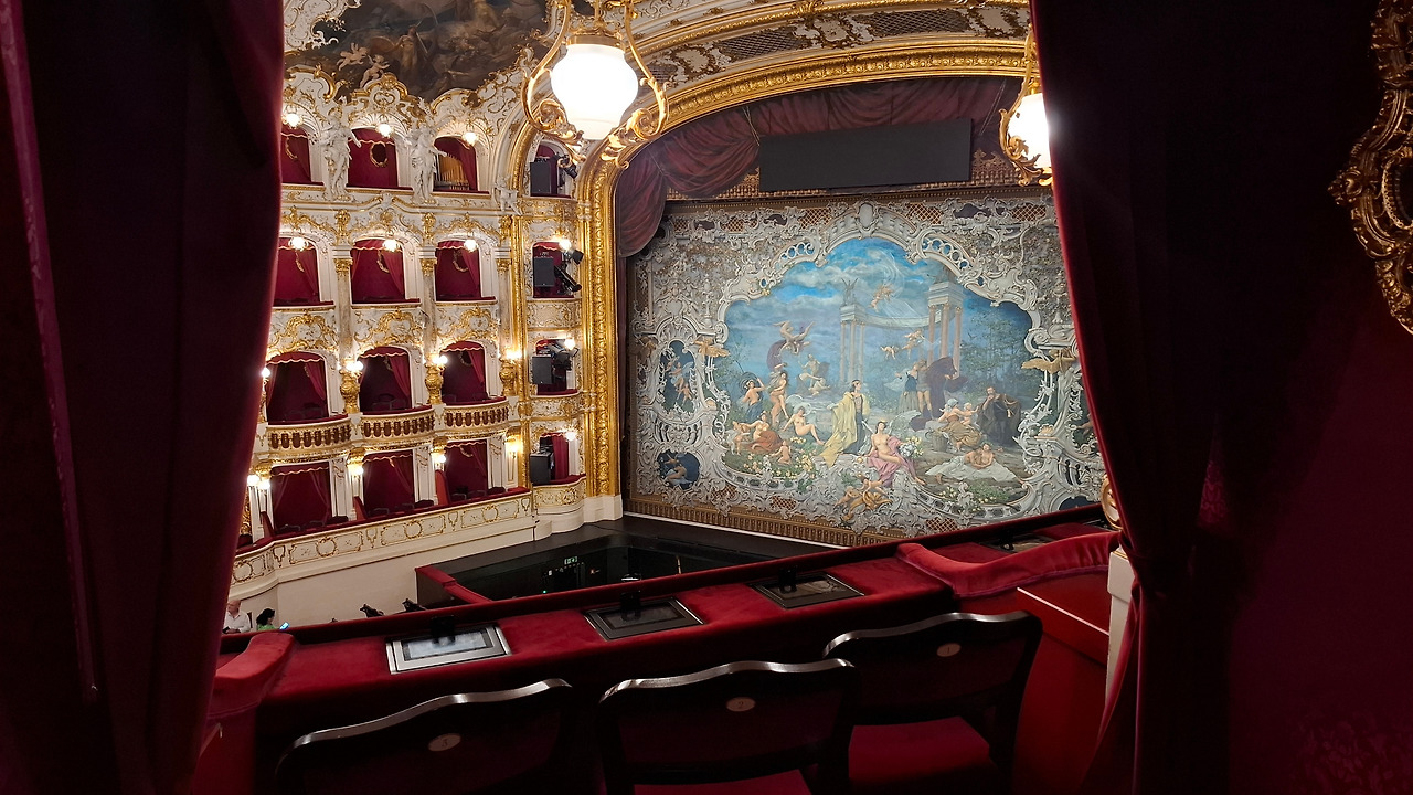 Prague State Opera 30.jpg