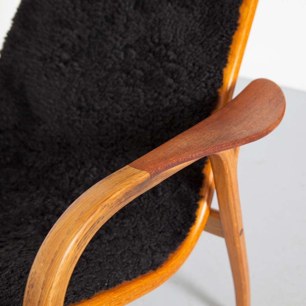 SF210930A-11-Lamino-chair-foot-stool-Yngve-Ekstrom-Swedese-Sweden-black-sheepskin-fur-glue-laminated-wood-frame-bent-organic-shape-sensuous-curves-vintage-arm-easy-lounge-fifties.jpg