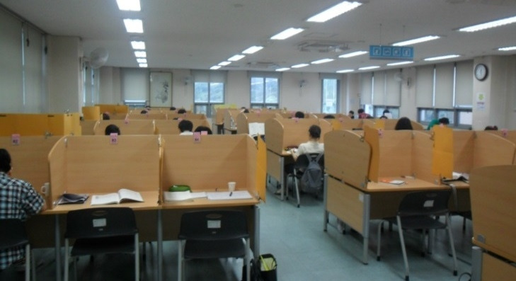 2월7일 도서관 열람실 브런치.jpg