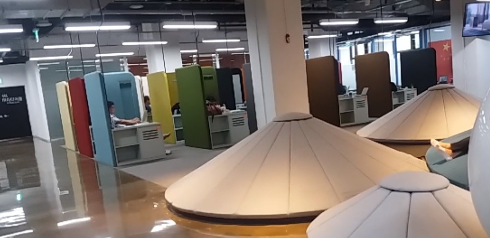 2층-2 휴식 및 일하는 공간.jpg