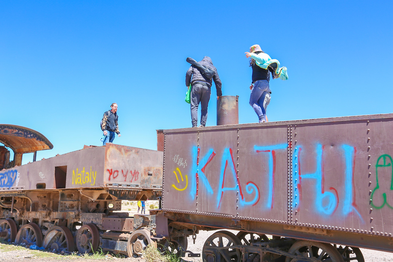 3 우유니 기차무덤 (3).jpg