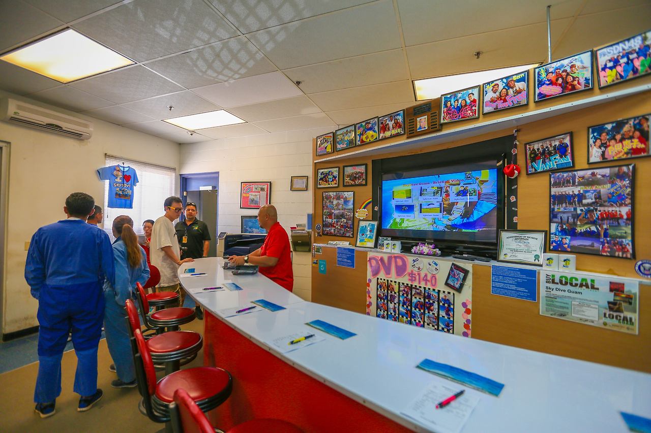 스카이 다이빙 사무소 풍경 (10).jpg