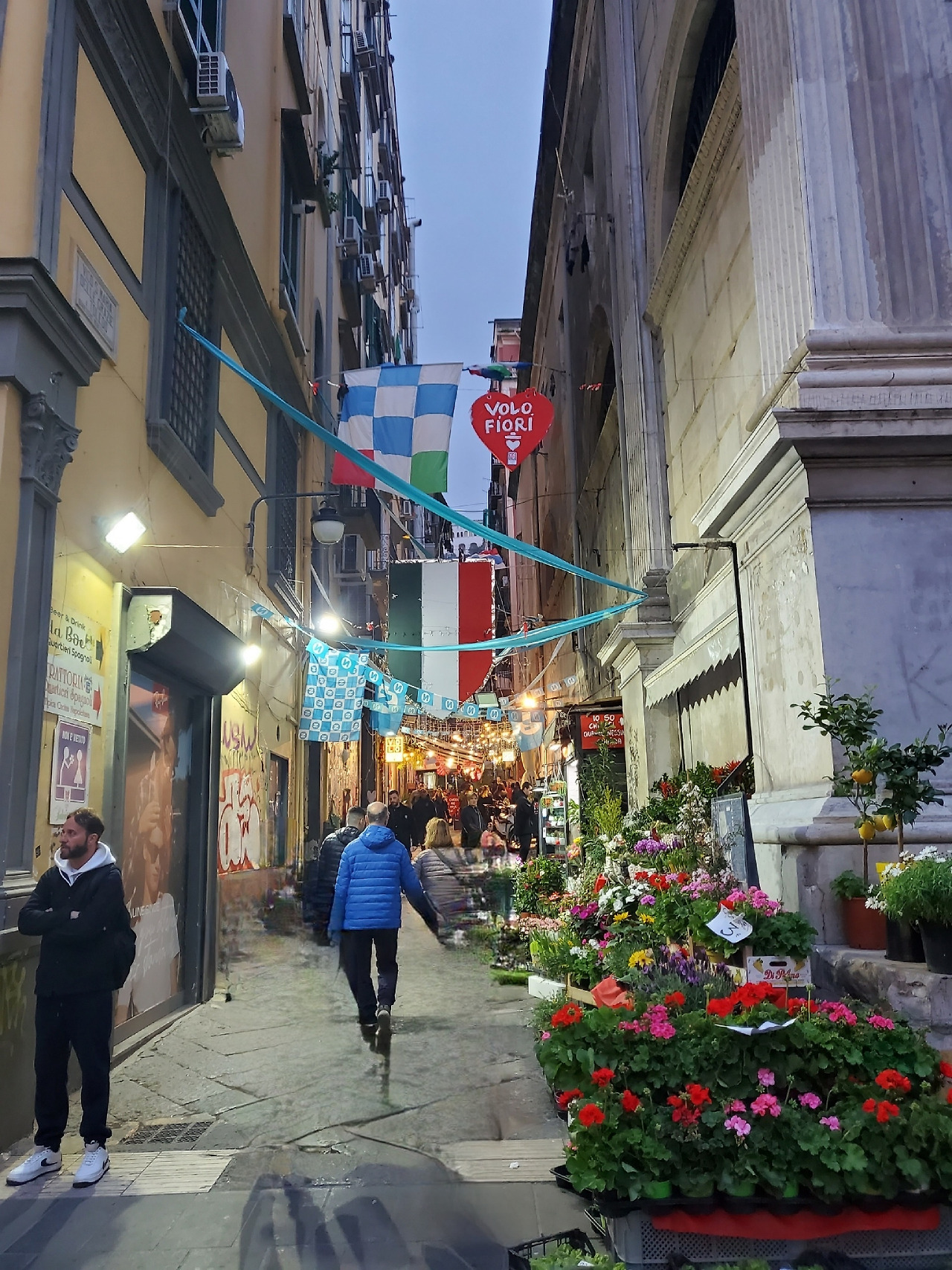 나폴리 시내_20230331_192515.jpg