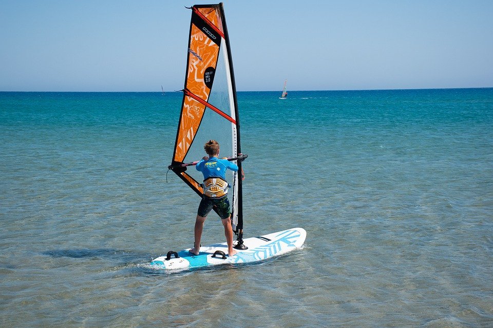 windsurfing-4435366_960_720.jpg