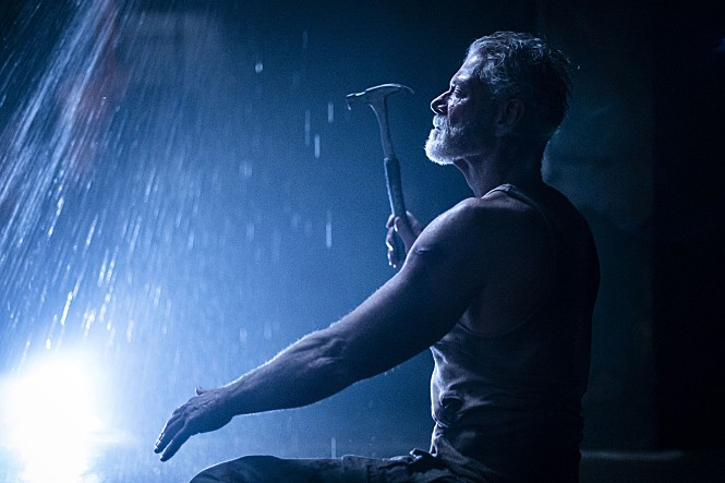 영화 맨인더다크.jpg