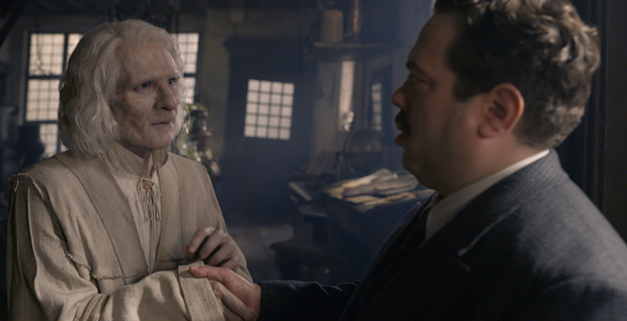 신비한동물들과그린델왈드의범죄 니콜라스 플라멜.jpg