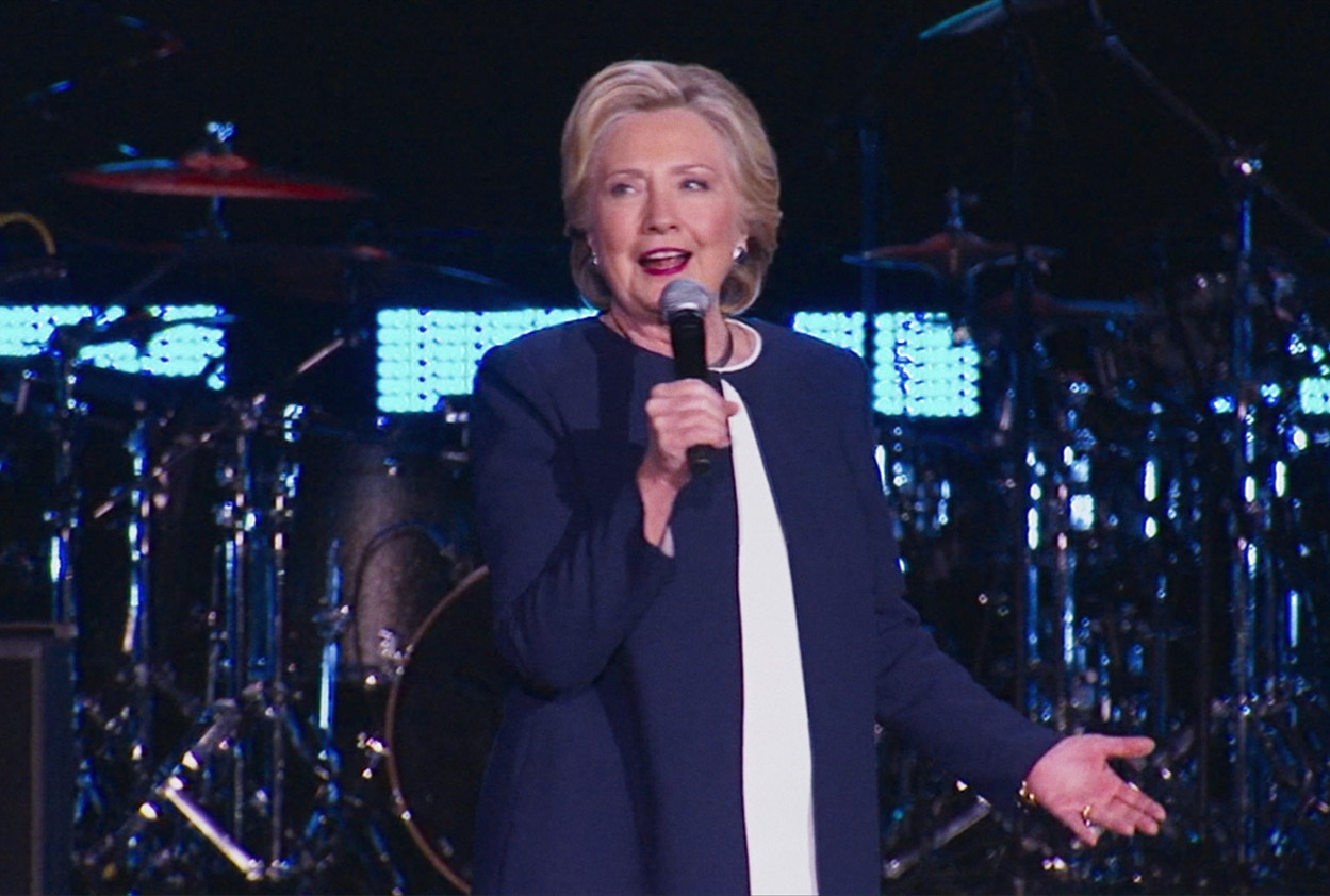 마이클 무어 신작영화.jpg