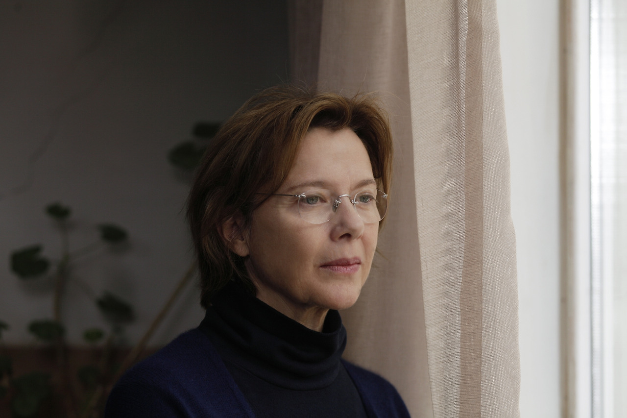 더 서치 아네트 베닝.jpg