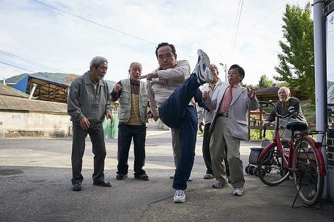 기묘한 가족 쫑비.jpg