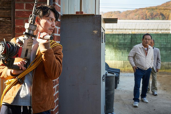 기묘한가족 김남길.jpg