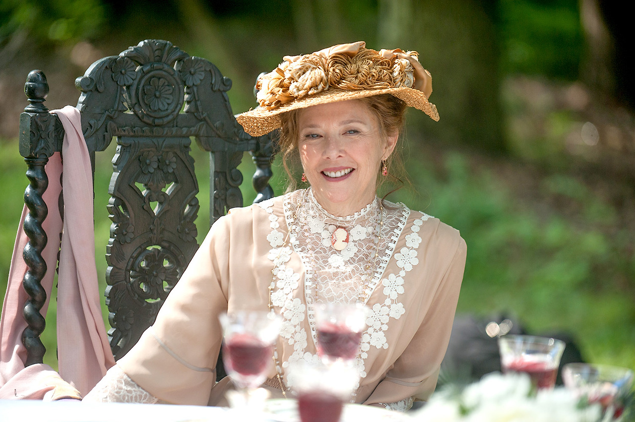 갈매기 아네트 베닝.jpg