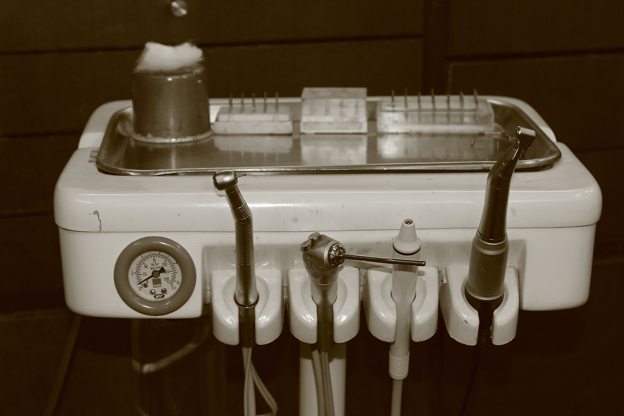 dental-chair-1491238_1920.jpg