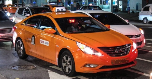 regular_orange_taxi_in_seoul.jpg