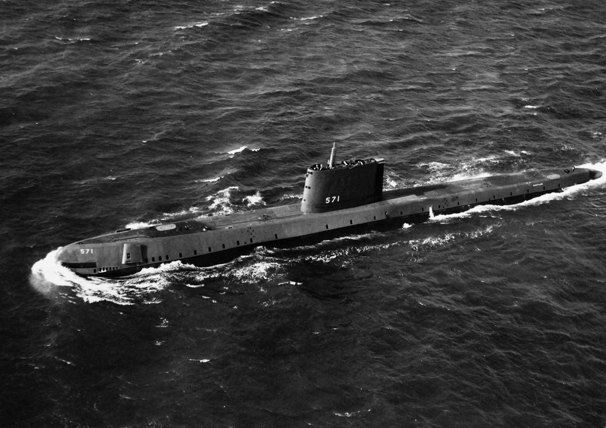 세계 최초의 원자력 잠수함 USS 노틸러스호(USS Nautilus SSN-571), 1954.jpg