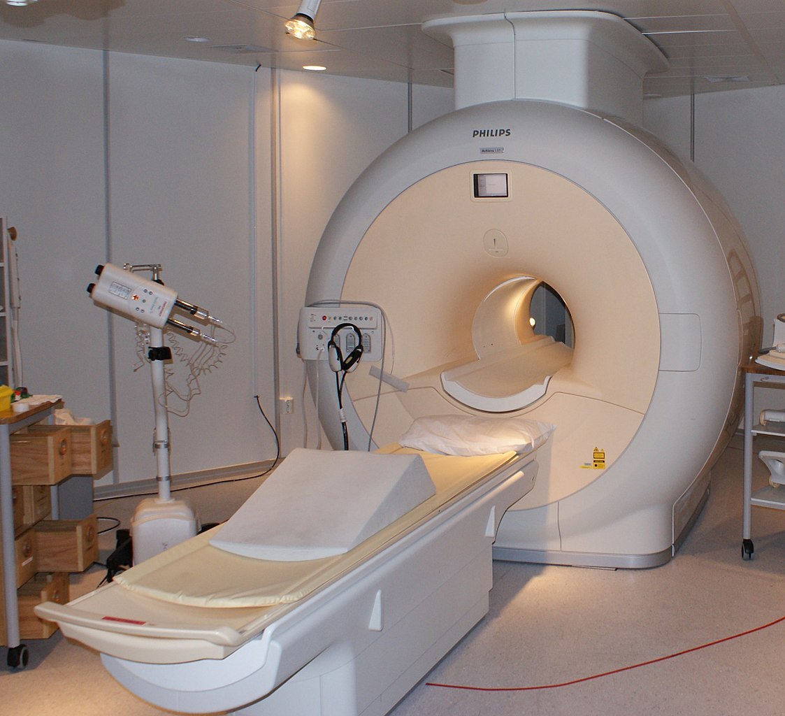 1123px-MRI-Philips.jpg