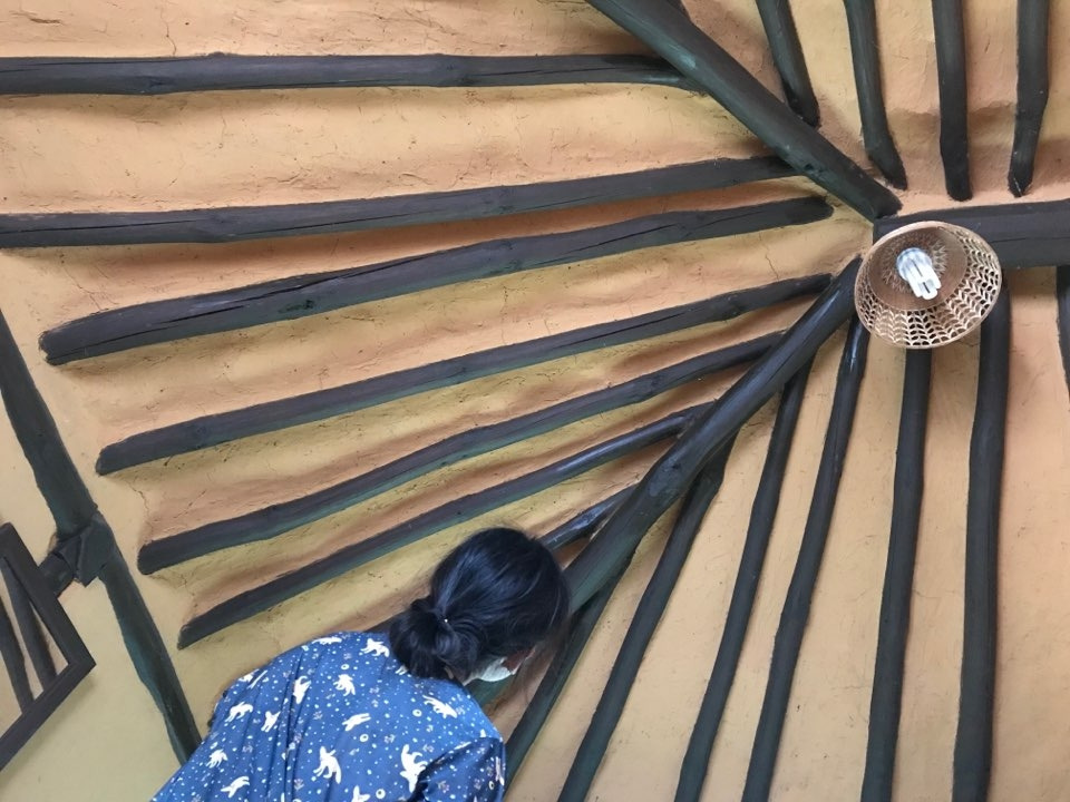 새미뜰 안방 천장.jpg