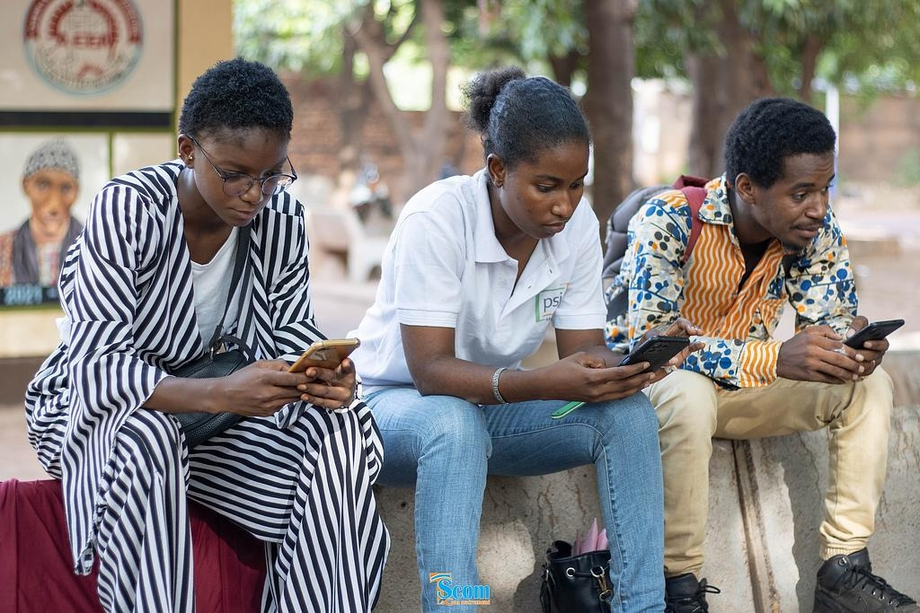 phone-8060702_1920 (1).jpg