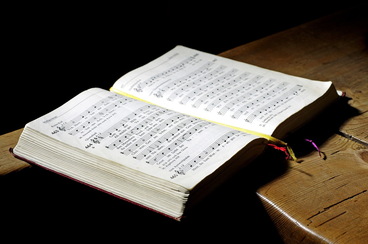 hymn-book-468126_1280.jpg