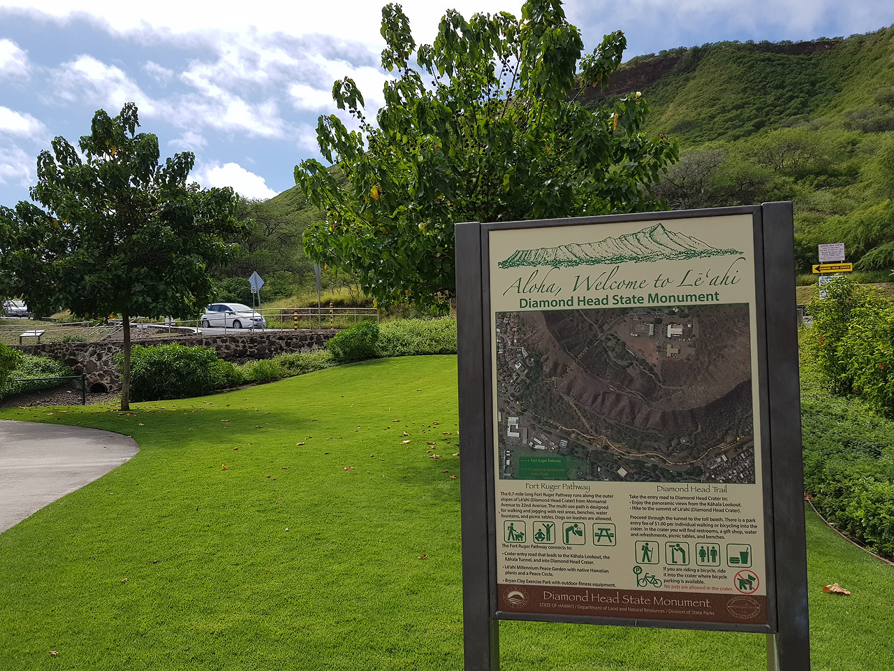 다이아몬드헤드 하이킹 시작점.jpg