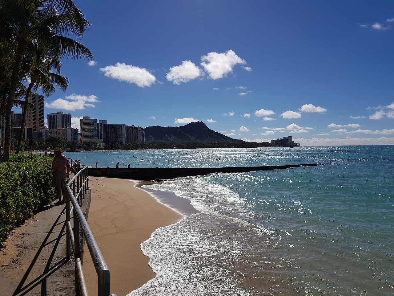 해변 침식을 막기 위한 구조물인 그로인.jpg