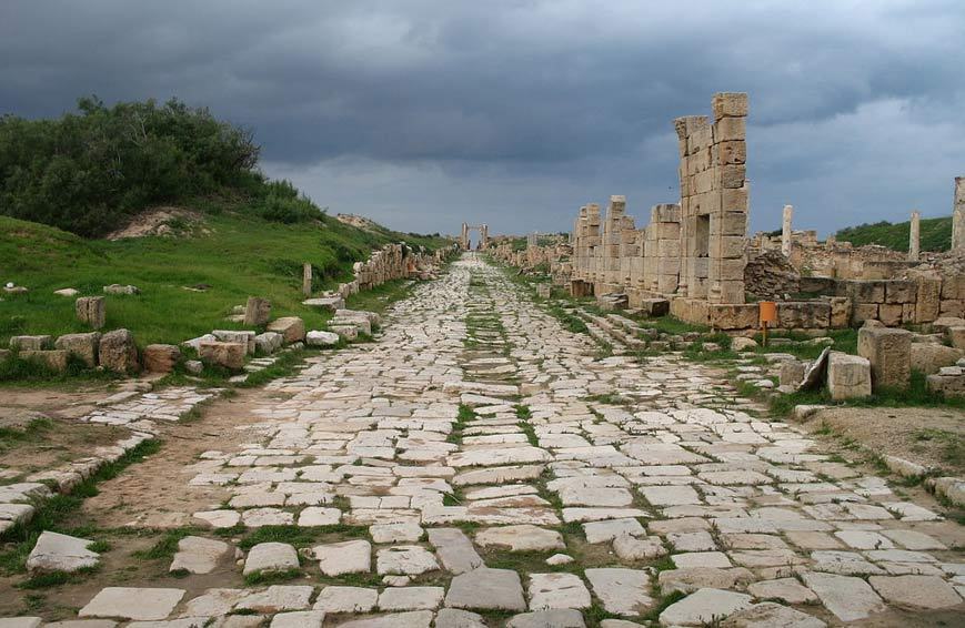 ancient-Roman-road(출처 www.ancient-origins.netartifacts-ancient-technologyancient-journeys-what-was-travel-romans-005189).jpg