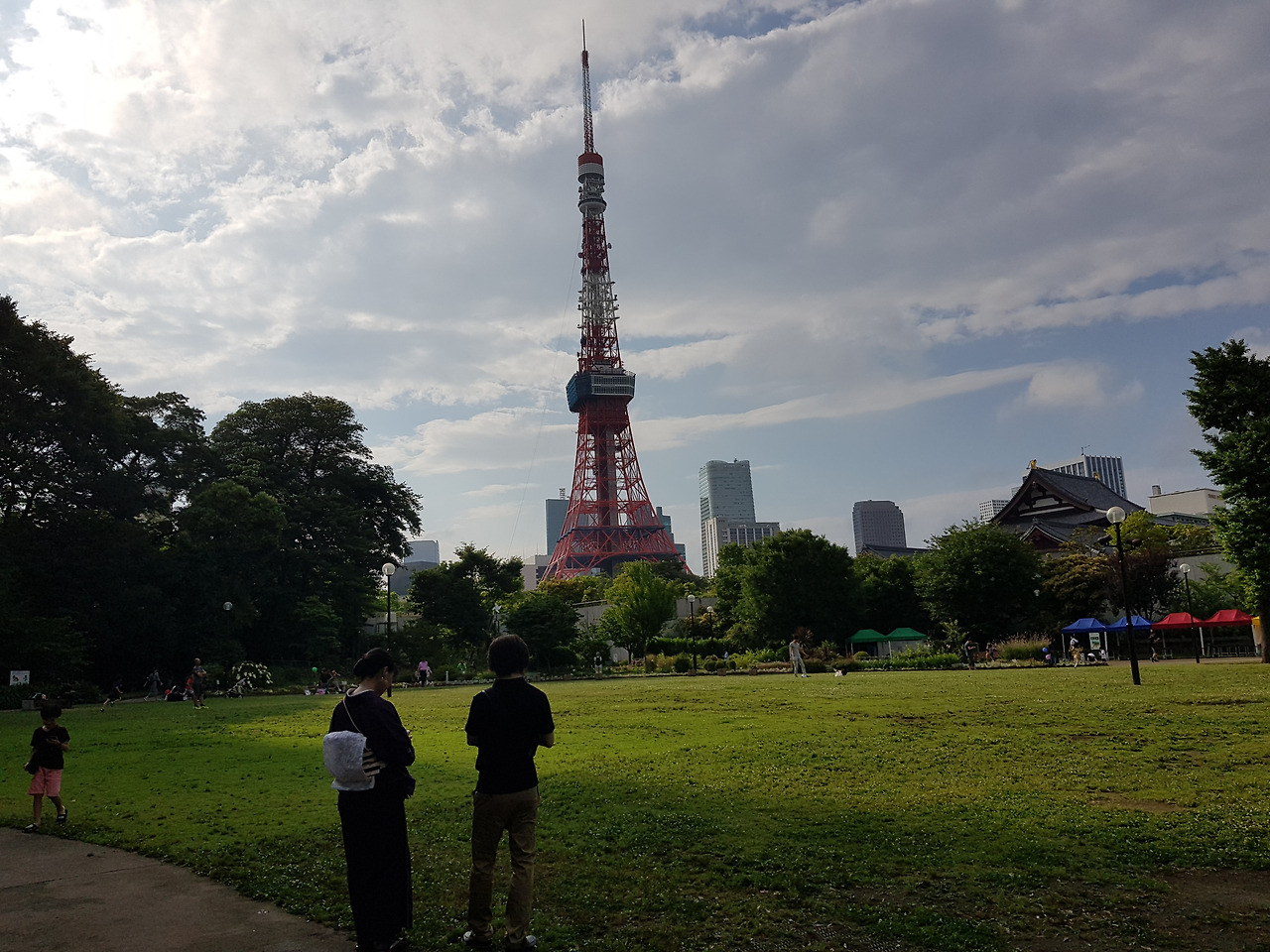 일본의 발전과 함께한 도쿄 타워.jpg