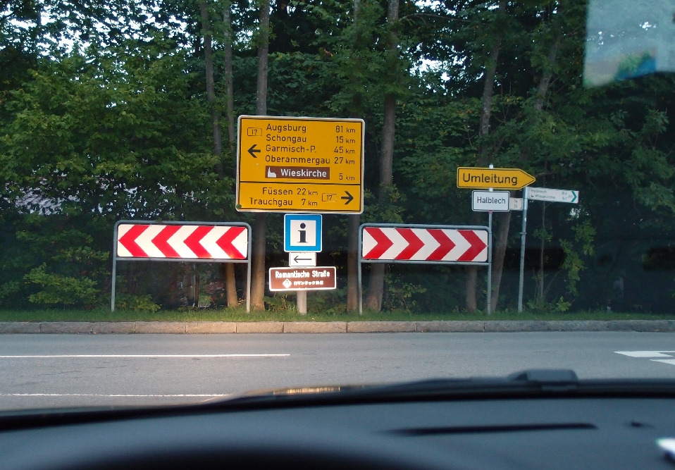 유럽 차여행 도로.jpg