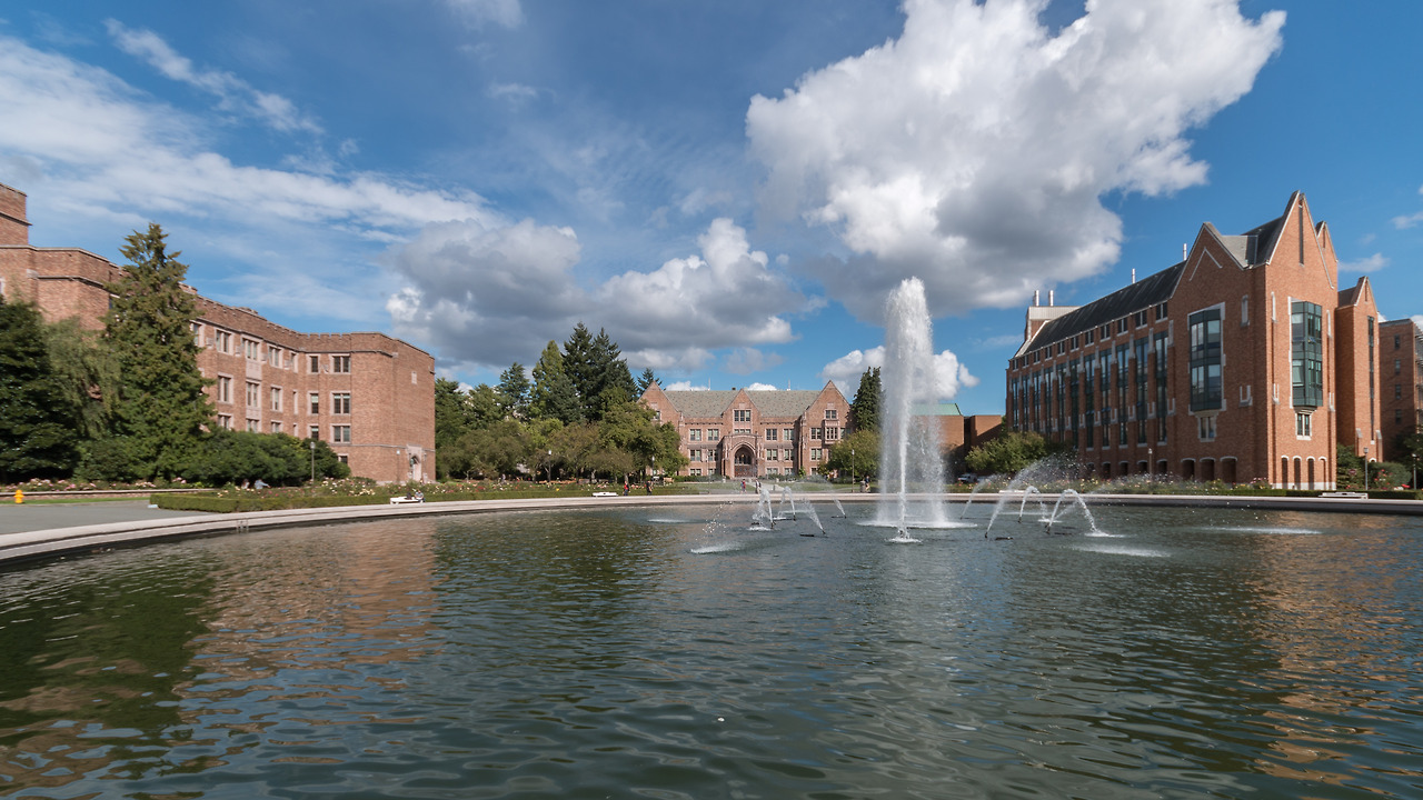 MK03243_University_of_Washington_Drumheller_Fountain.jpg