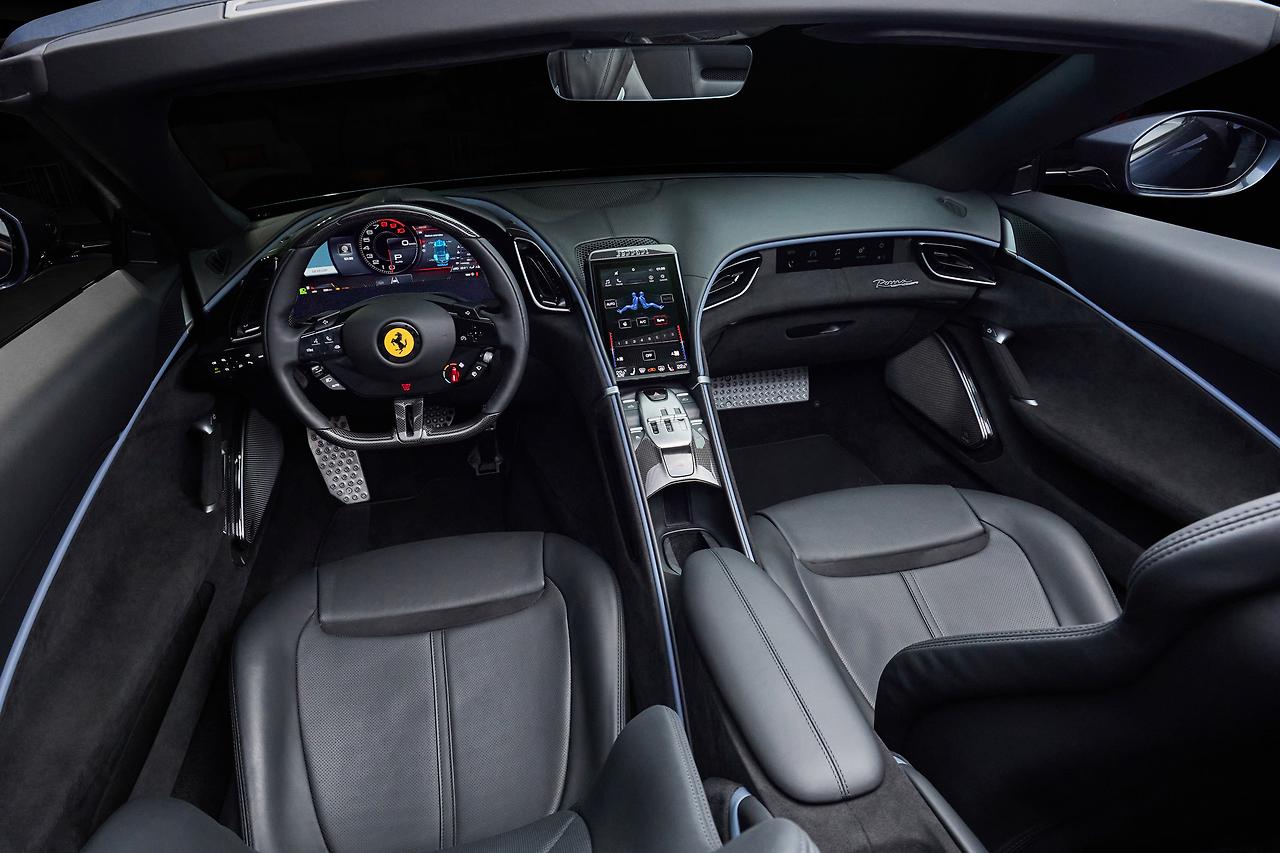 7-2_페라리 로마 스파이더 인테리어.jpg