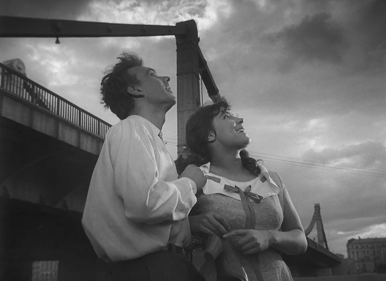 학이 난다The.Cranes.Are.Flying.1957.1080p.BluRay.x264.AAC-[YTS.MX].mp4_20251016_200148.181.jpg