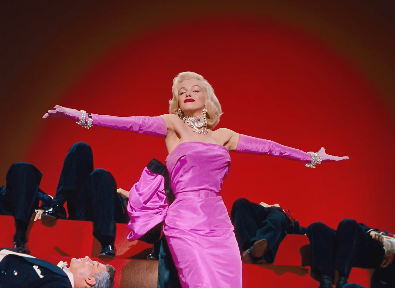 신사는 금발을 좋아해Gentlemen.Prefer.Blondes.1953.1080p.BluRay.x264-[YTS.AG].mp4_20240102_220445.110.jpg