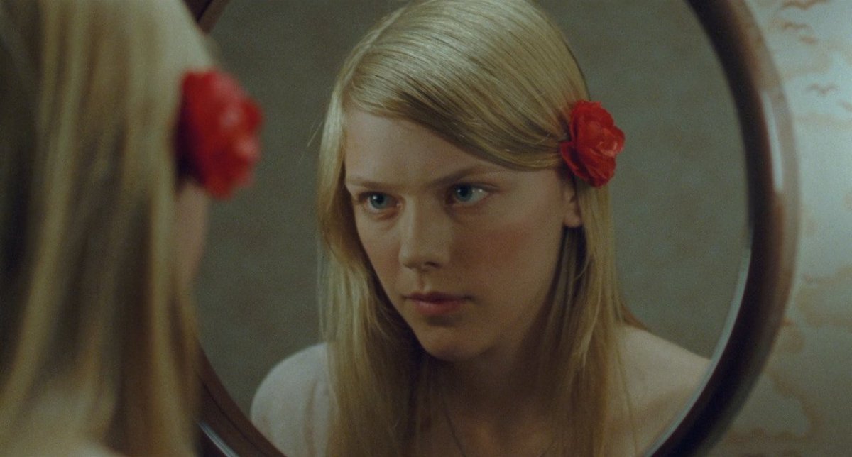 너무 밝히는 소녀.jpg