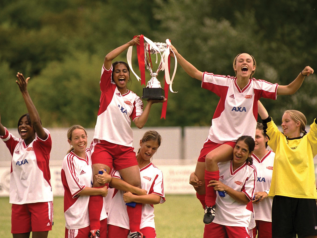 슈팅 라이크 베컴.jpg