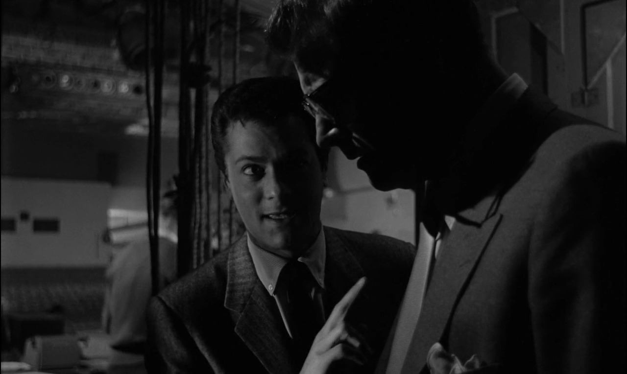 성공의 달콤한 향기Sweet.Smell.of.Success.1957.1080p.BluRay.H264.AAC-RARBG.mp4_20220214_215629.174.jpg