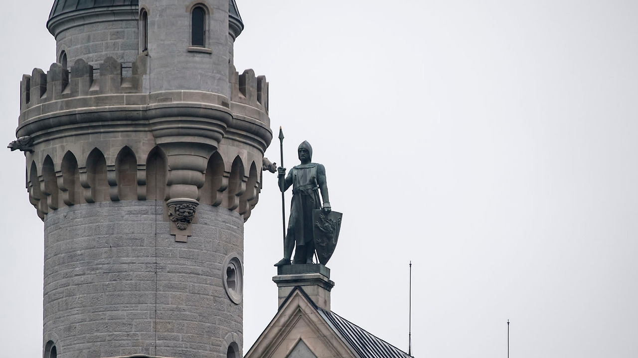 Detailansicht-Schloss-Neuschwanstein-Ritter.jpg