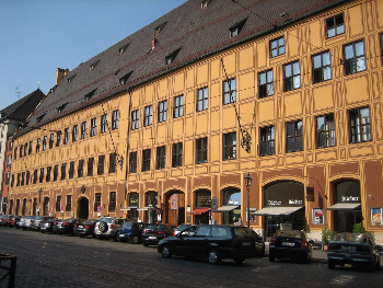 Augsburg_Fuggerhaeuser_Stadtpalast.jpg