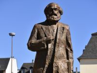 karlmarxstatue01-fd2e895c.jpg