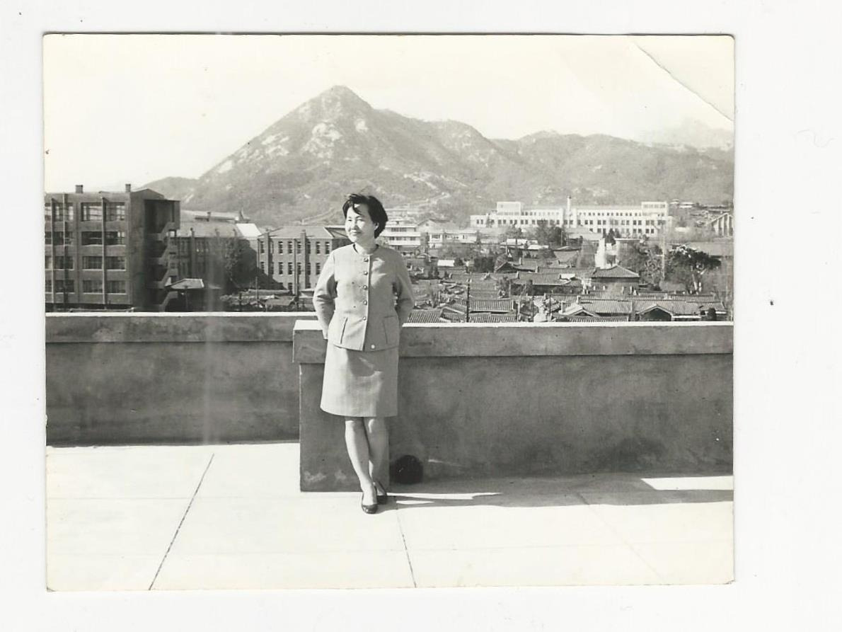 1969 3 안국동에서.jpg