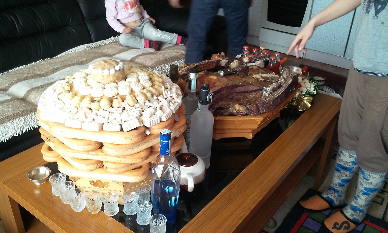 차강사르 상차림.jpg