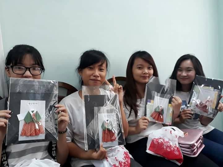 한복 접기 체험2.jpg