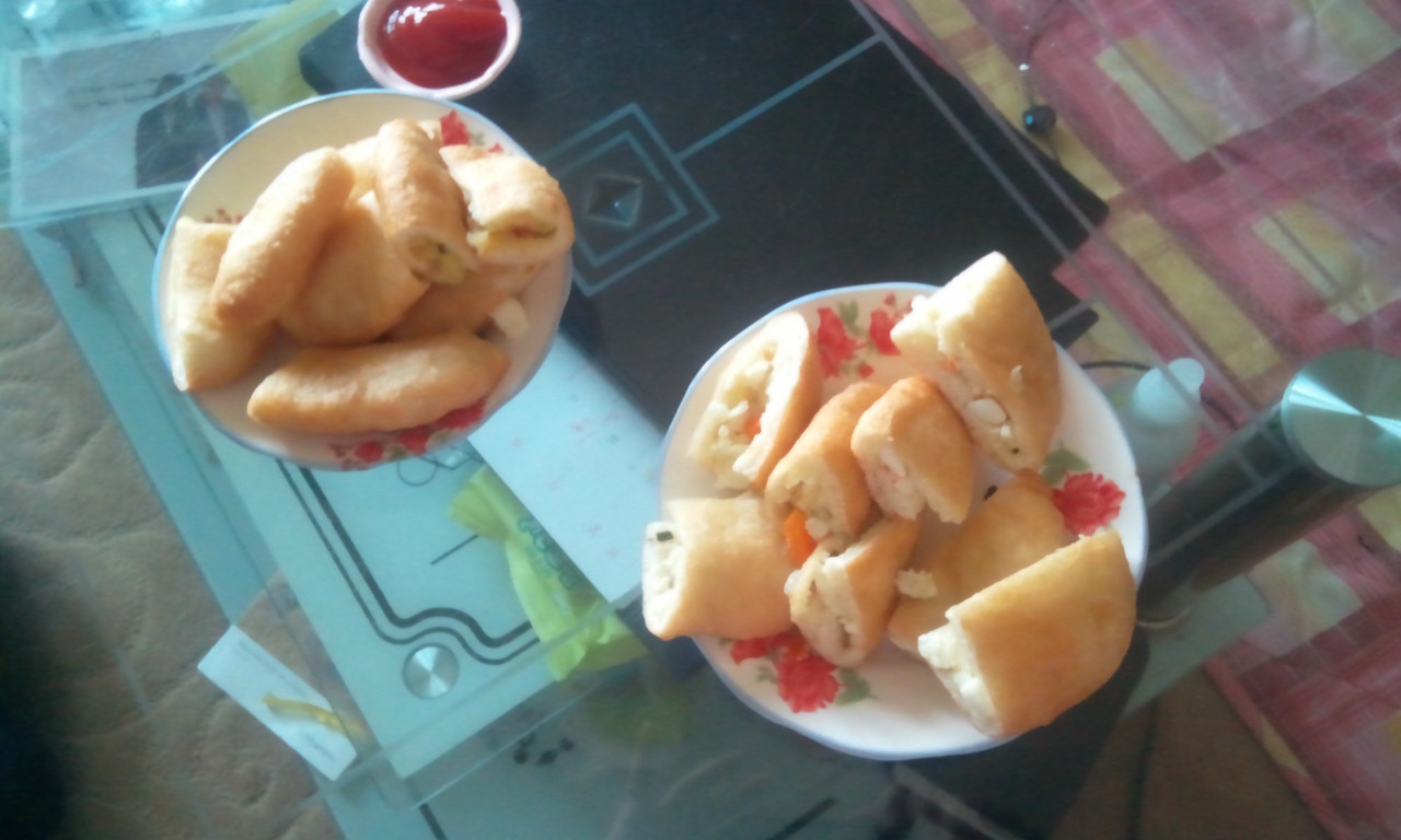 감자 피로쉬키와 계란 피로쉬키.jpg