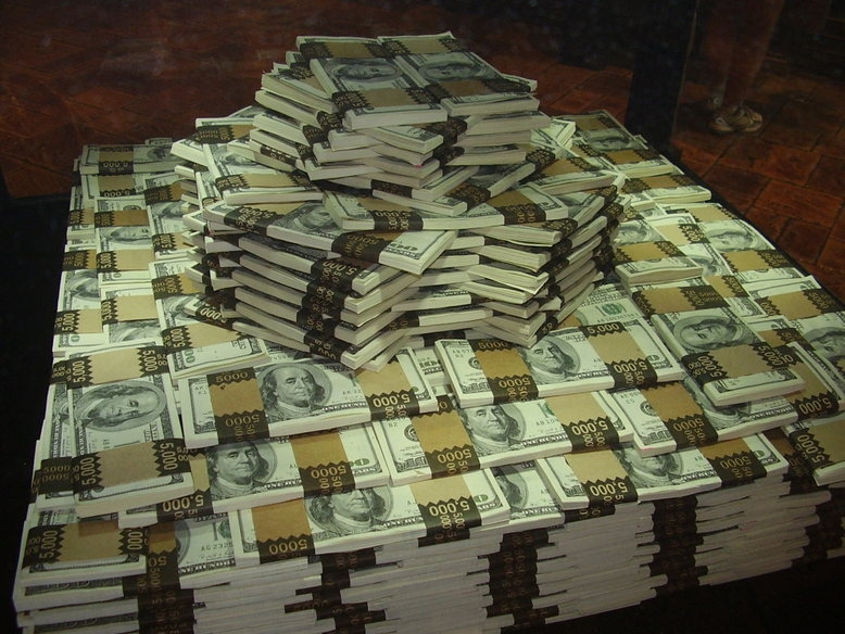 Stack_of_100_dollar_bills.jpg