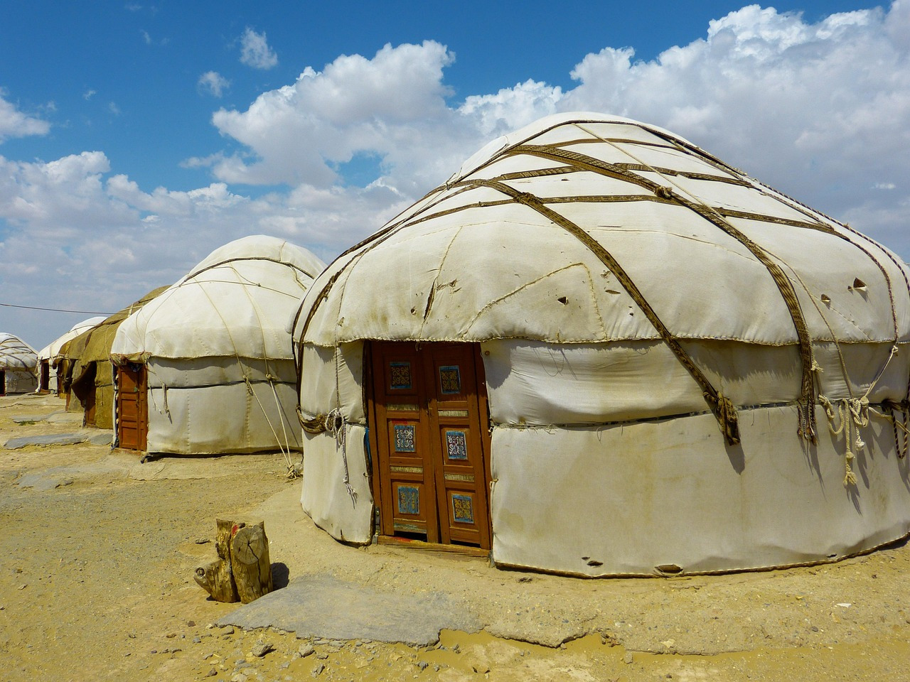 yurt-198584_1280.jpg