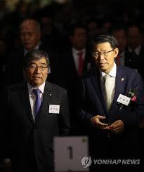 은성수와 윤석헌6.jpg