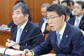 은성수와 윤석헌5.jpg