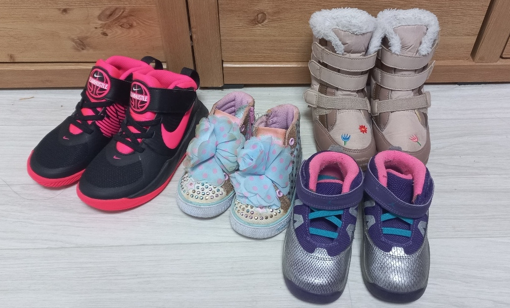 막내의 신발들.jpg