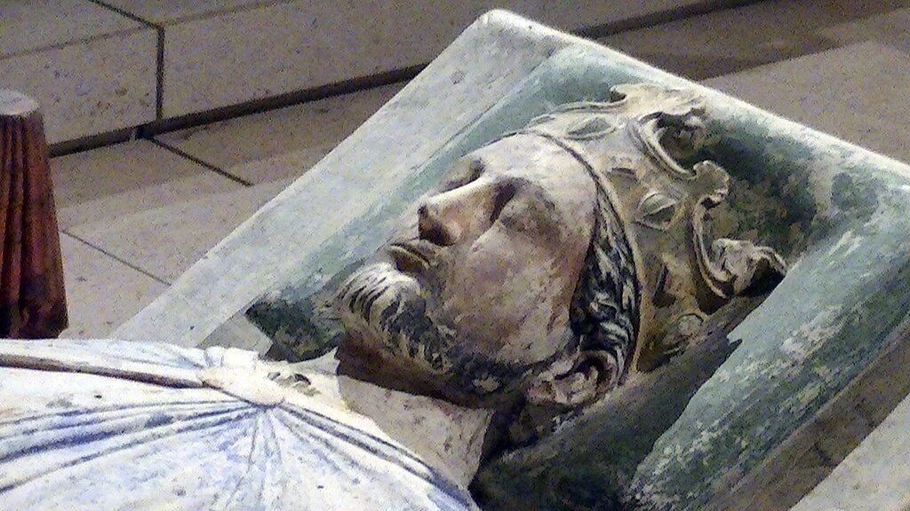 Church_of_Fontevraud_Abbey_Richard_I_effigy (1).jpg