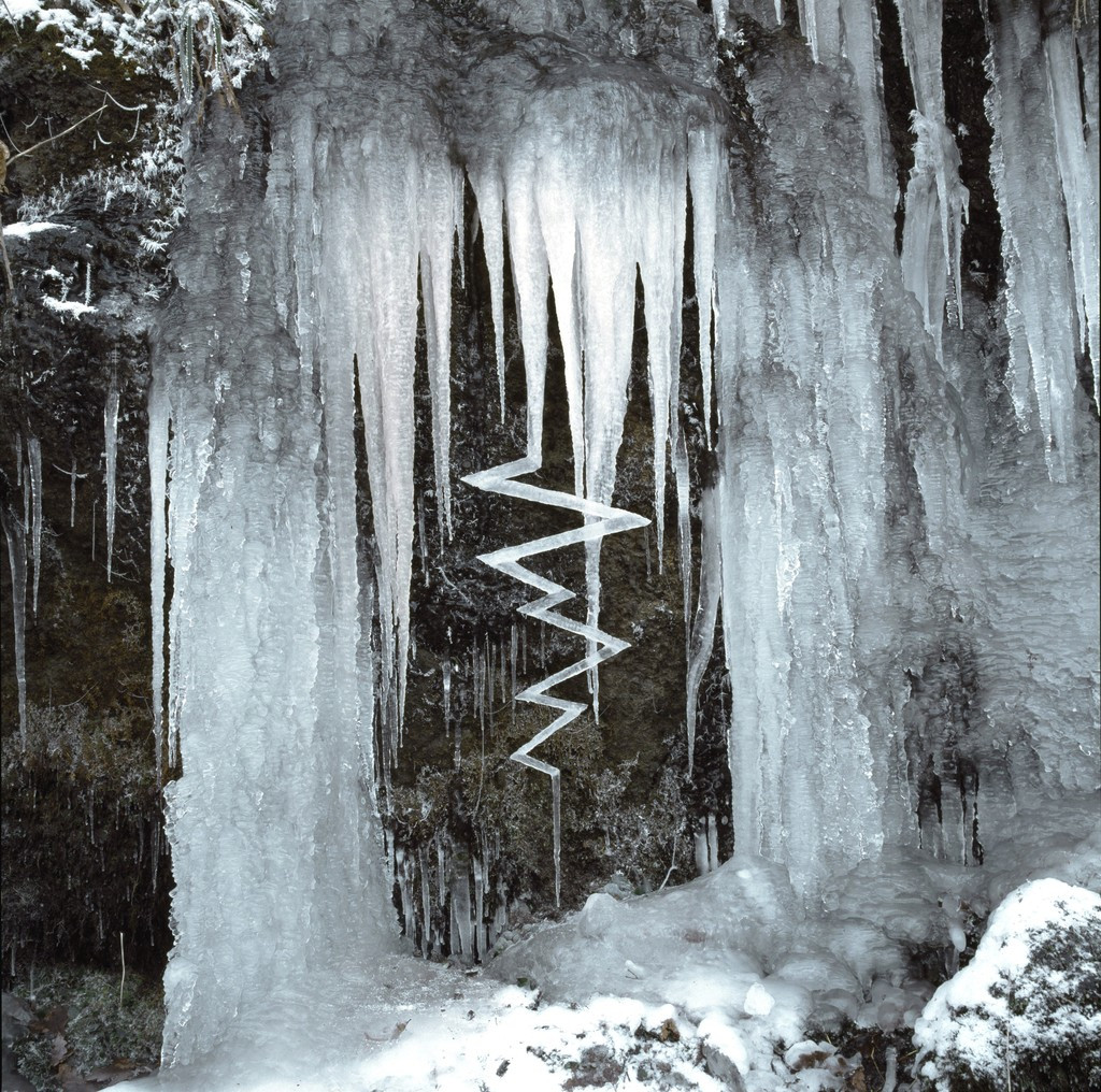 andy-goldsworthy-reconstructed-icicles.jpg