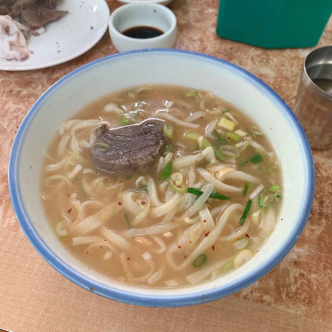 점심 두 시간만 영업하는 사악한 칼국수집