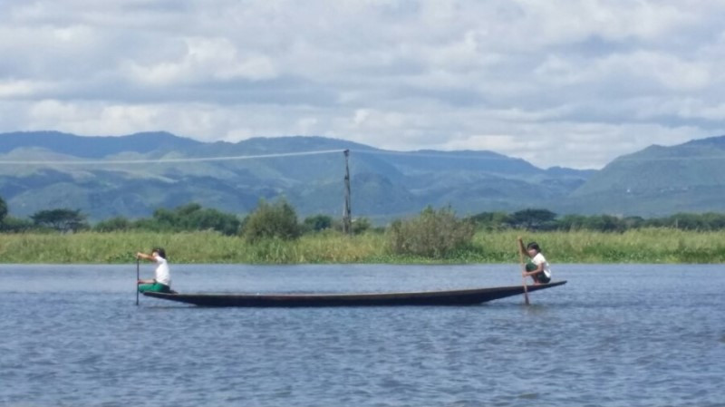 미얀마_인레호수_어린아이 두명.jpg